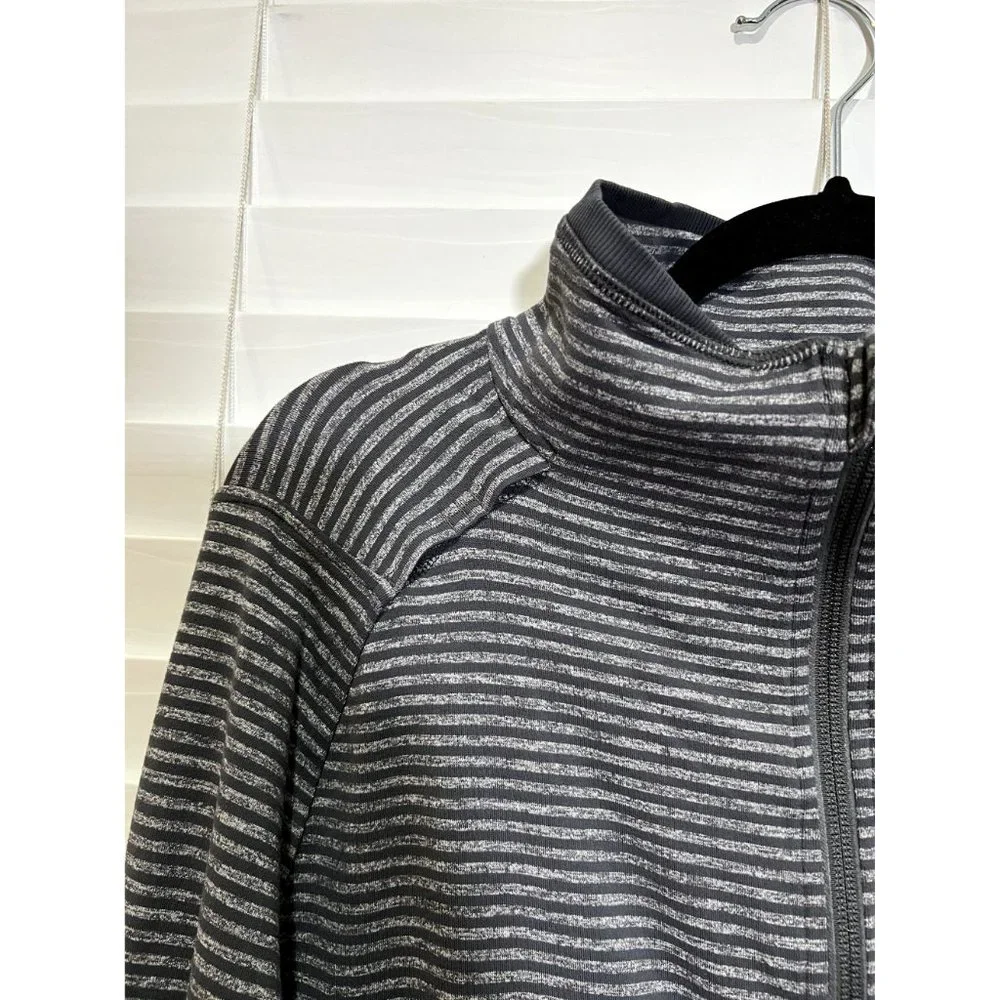 Lululemon 1/4‎ Zip Pullover - Size L - Picture 3 of 6